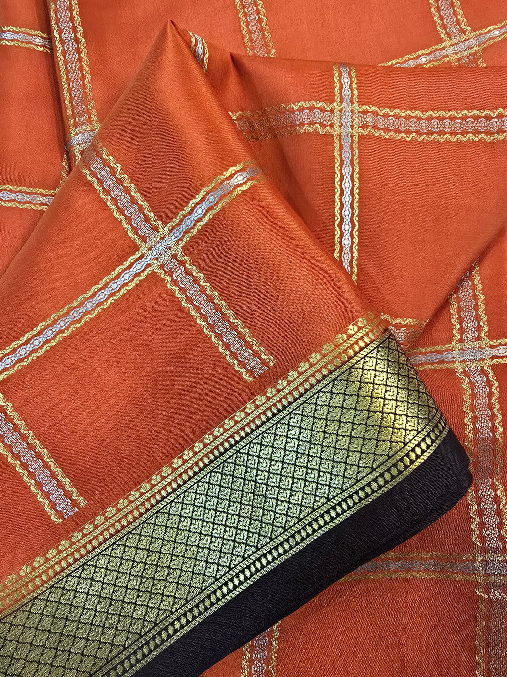 Silver & Gold Zari Checks Mysore Crepe Silk Saree - 113