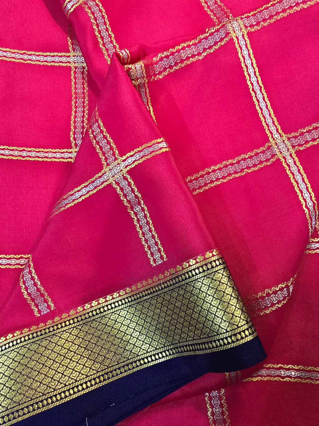 Silver & Gold Zari Checks Mysore Crepe Silk Saree - 115